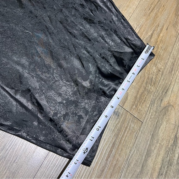 Altar’d Satin-Silk Feel Pencil Skirt Jet Black Floral Vines Accent Size Small - Picture 8 of 8